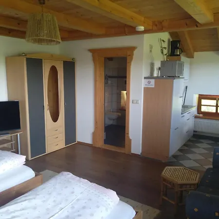 Arbeiterwohnung Entbuchner Hof Apartament Rohrdorf (Bavaria)
